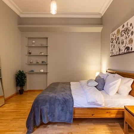 Apartment Enchanting Flat In Beyoglu With Bosphorus View *